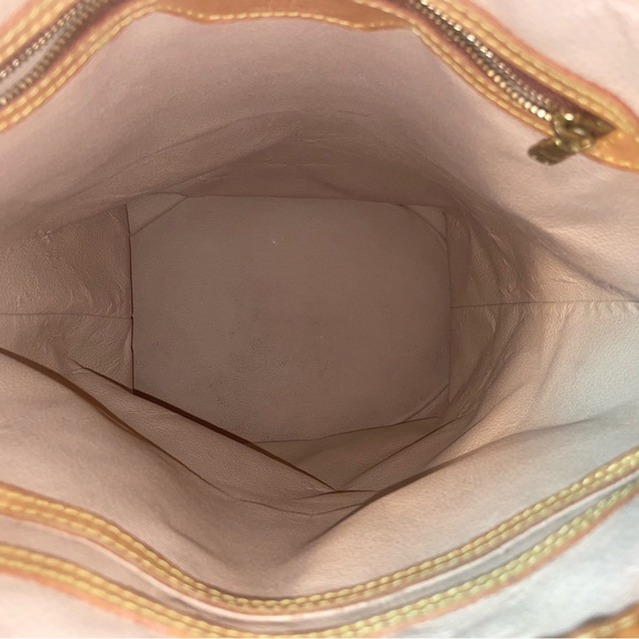 Authentic Louis Vuitton GM Bucket Bag 🥳 - Picture 3 of 15